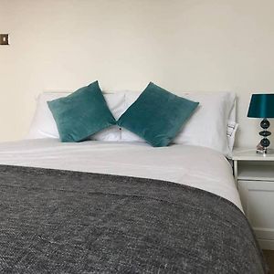 Eurostar Budget Rooms - Next To Kings Cross & Eurostar Train Station